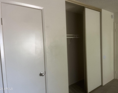 5902 W Townley Avenue - Photo Thumbnail 16