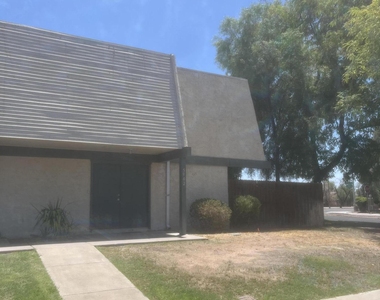 5902 W Townley Avenue - Photo Thumbnail 2