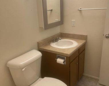 5902 W Townley Avenue - Photo Thumbnail 4