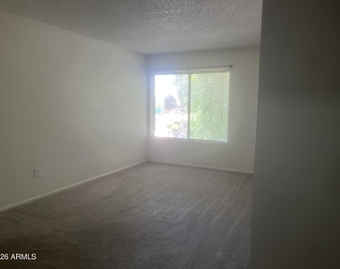 5902 W Townley Avenue - Photo Thumbnail 14