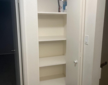 5902 W Townley Avenue - Photo Thumbnail 7