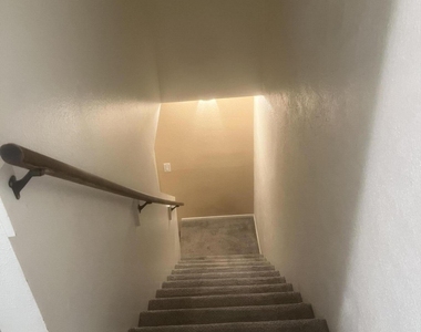 5902 W Townley Avenue - Photo Thumbnail 3