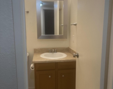 5902 W Townley Avenue - Photo Thumbnail 6
