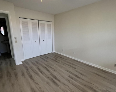 5975 Forest Hill Boulevard - Photo Thumbnail 15