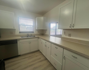 5975 Forest Hill Boulevard - Photo Thumbnail 2