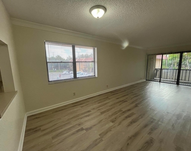 5975 Forest Hill Boulevard - Photo Thumbnail 6