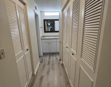 5975 Forest Hill Boulevard - Photo Thumbnail 9