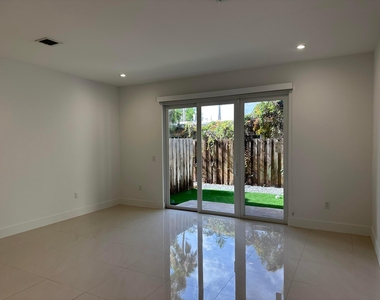 815 Ne 17th Avenue - Photo Thumbnail 5