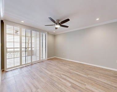 4200 N Miller Road - Photo Thumbnail 6
