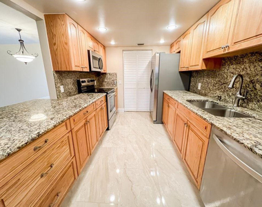 10740 S Golfview Drive - Photo Thumbnail 9