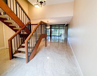 10740 S Golfview Drive - Photo Thumbnail 8