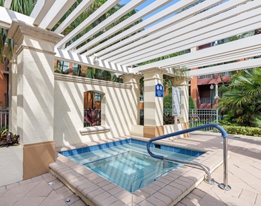 600 S Dixie Highway - Photo Thumbnail 12