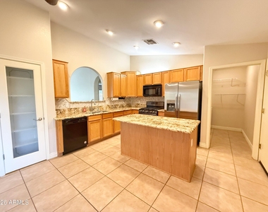 4148 E Brighton Way - Photo Thumbnail 7