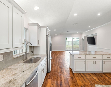 17735 Carver Avenue - Photo Thumbnail 10
