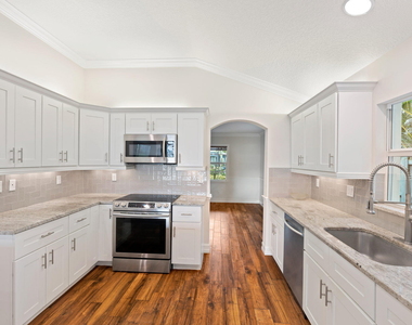 17735 Carver Avenue - Photo Thumbnail 8