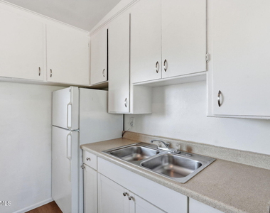 2150 W Missouri Avenue - Photo Thumbnail 9