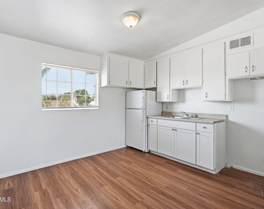 2150 W Missouri Avenue - Photo Thumbnail 8