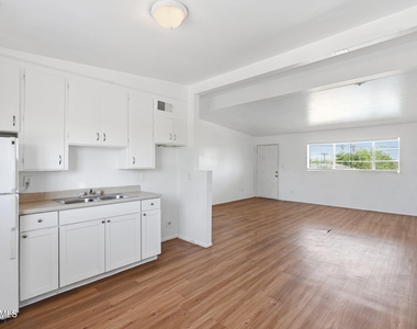 2150 W Missouri Avenue - Photo Thumbnail 11