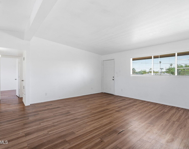 2150 W Missouri Avenue - Photo Thumbnail 7