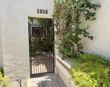 5147 N 76th Place - Photo Thumbnail 3