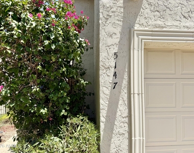 5147 N 76th Place - Photo Thumbnail 2