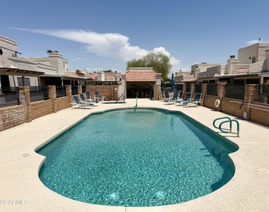 5147 N 76th Place - Photo Thumbnail 43