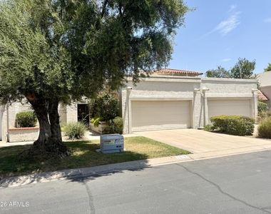 5147 N 76th Place - Photo Thumbnail 4