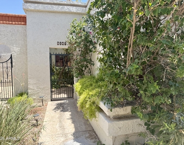 5147 N 76th Place - Photo Thumbnail 1