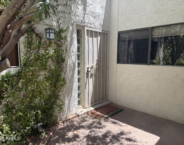 5147 N 76th Place - Photo Thumbnail 6