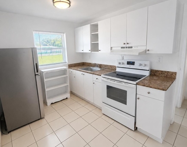 1725 Ne 148th Street - Photo Thumbnail 4