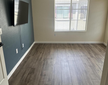 2401 E Rio Salado Parkway - Photo Thumbnail 6