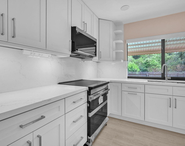 3020 N 34th Street - Photo Thumbnail 9