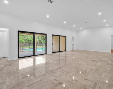 3020 N 34th Street - Photo Thumbnail 5