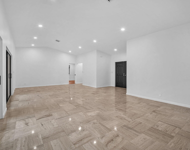3020 N 34th Street - Photo Thumbnail 3