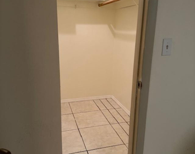 6505 Winfield Boulevard - Photo Thumbnail 2