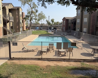 200 E Southern Avenue - Photo Thumbnail 4