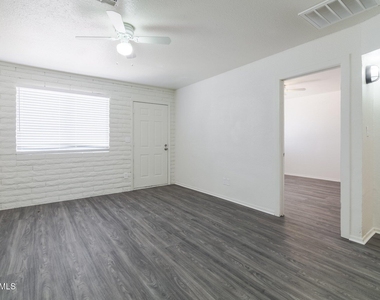 3111 W Jefferson Street - Photo Thumbnail 3