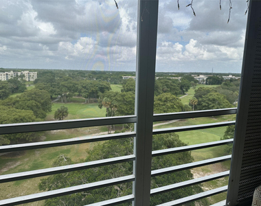 605 Oaks Drive - Photo Thumbnail 13