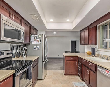 1922 E Laguna Drive - Photo Thumbnail 13