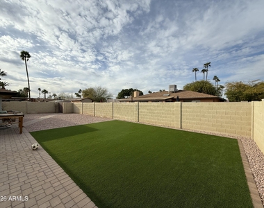 1922 E Laguna Drive - Photo Thumbnail 34