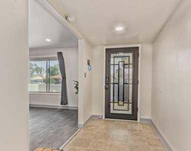 1922 E Laguna Drive - Photo Thumbnail 3