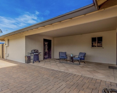 1922 E Laguna Drive - Photo Thumbnail 32