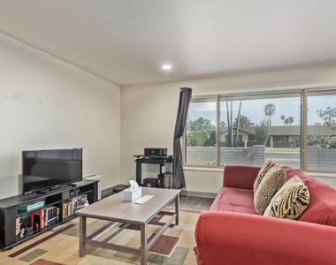 1922 E Laguna Drive - Photo Thumbnail 4