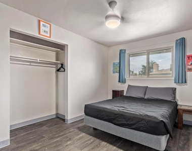 1922 E Laguna Drive - Photo Thumbnail 25