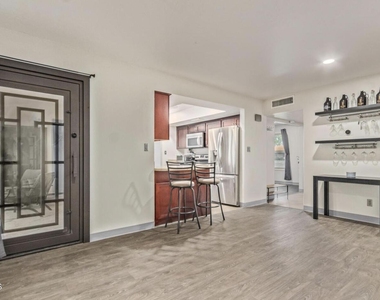 1922 E Laguna Drive - Photo Thumbnail 7