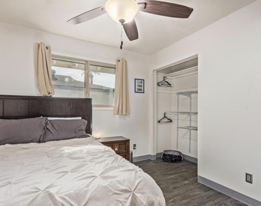 1922 E Laguna Drive - Photo Thumbnail 22