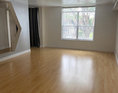 3690 Inverrary Drive - Photo Thumbnail 33