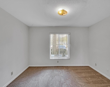 2506 Se Anchorage Cove - Photo Thumbnail 13