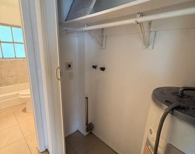 4951 Wedgewood Way - Photo Thumbnail 8