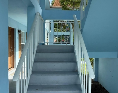 4951 Wedgewood Way - Photo Thumbnail 5
